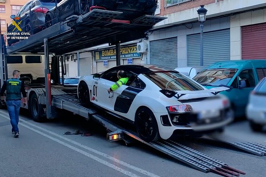 Português detido em Espanha por burla milionária em pirâmide com criptomoeda. Apreendidos 13 carros de luxo