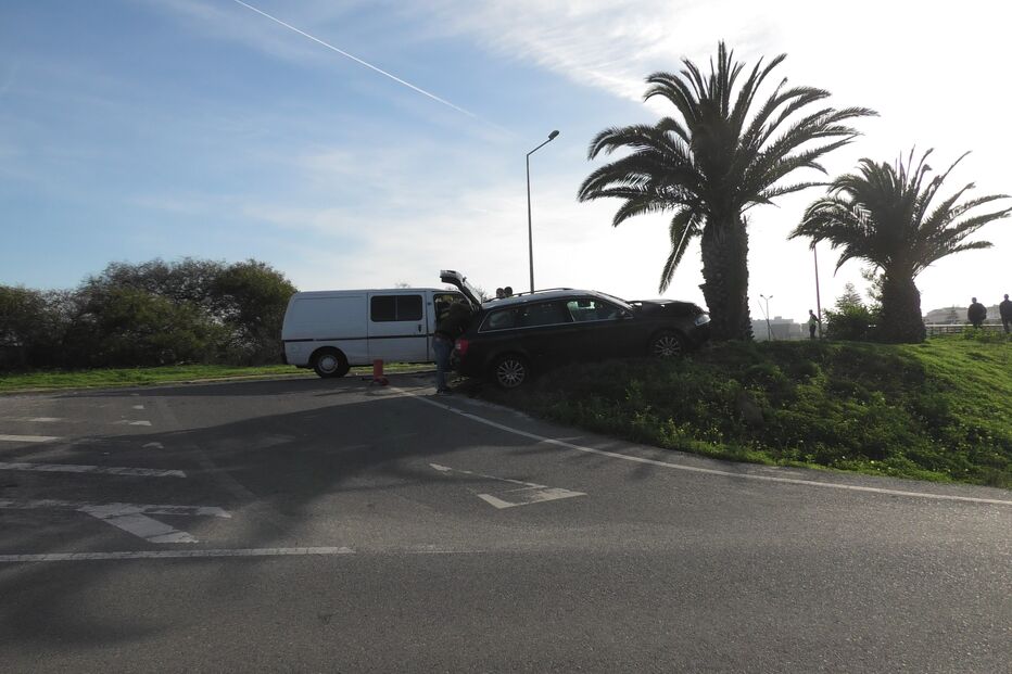Colisão entre dois carros faz seis feridos em Sines