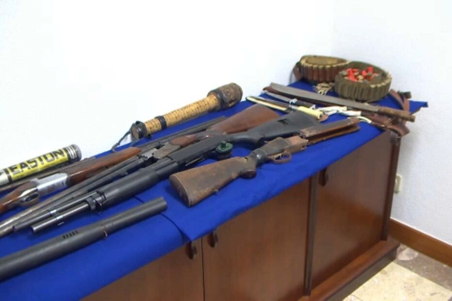 Homem tenta matar mulher mas caçadeira encrava