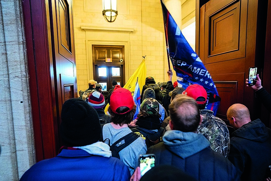 Imagem Ataque ao capitolio 41709446.jpg (12467941) (Milenium)