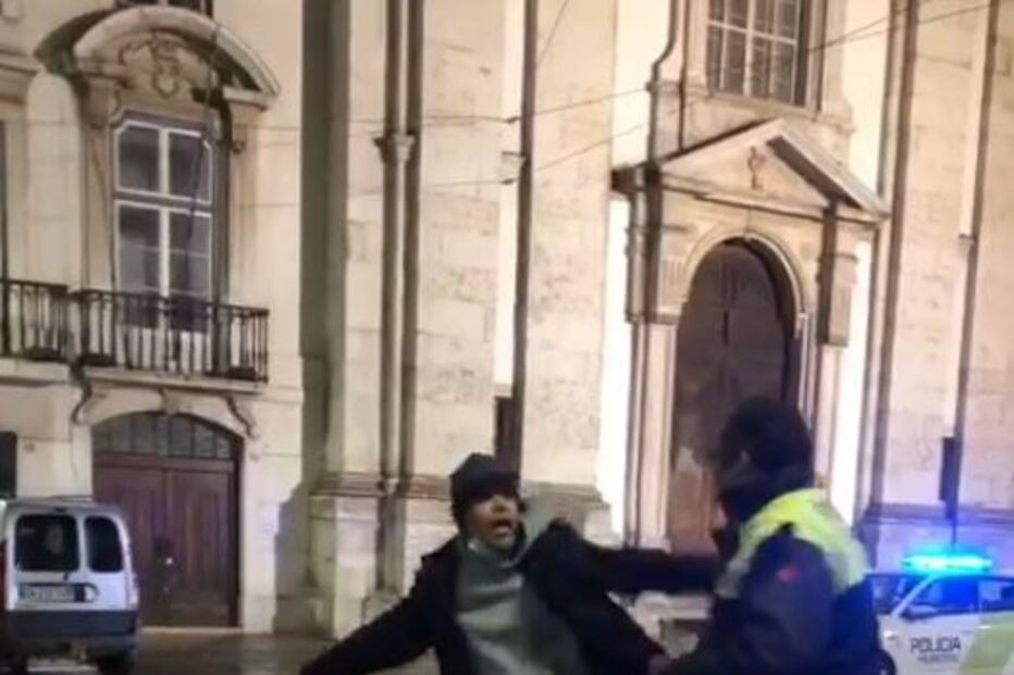 Homem agride ao pontapé agente da Polícia Municipal em Lisboa