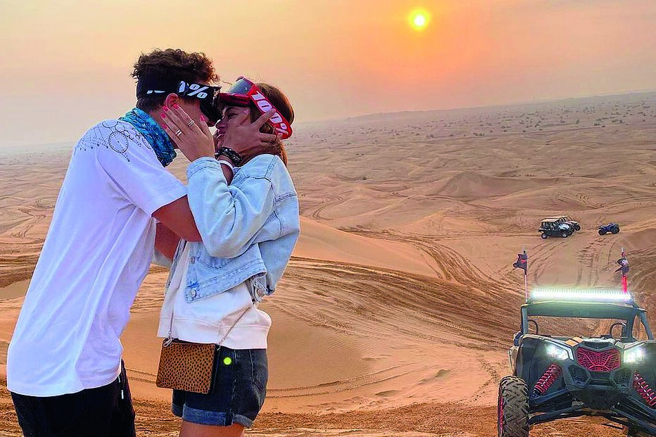 Casal oficializou relação no Instagram