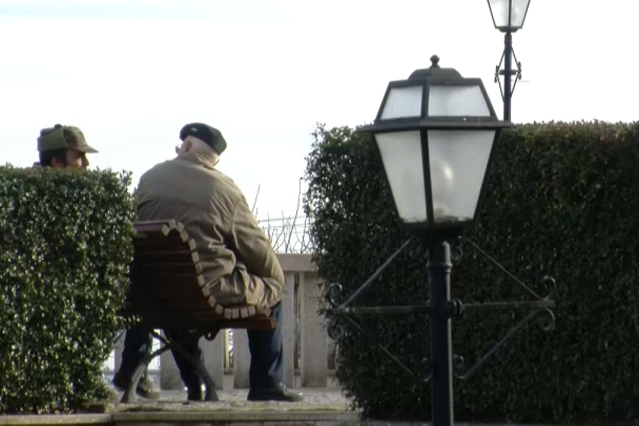 Mulher mais nova recusa sexo e divórcio a marido de 80 anos