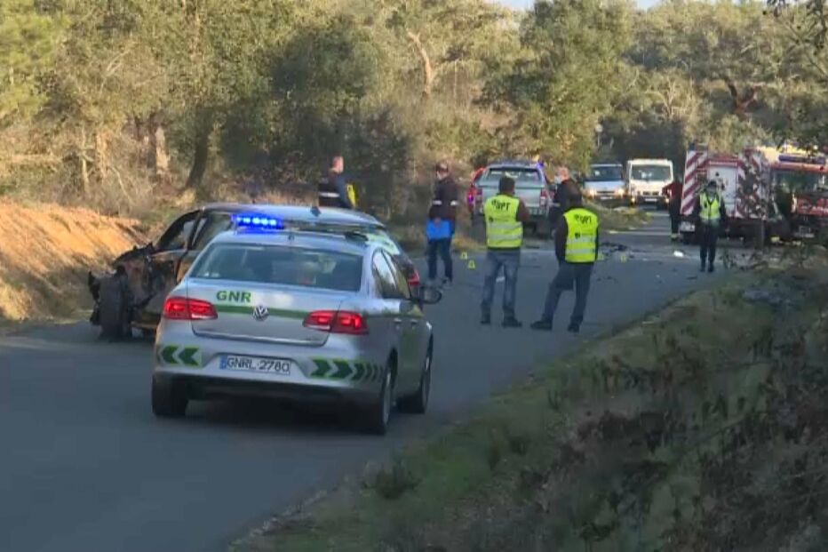 Bebé de dois meses e jovem de 16 anos morrem em violento acidente em Santiago do Cacém