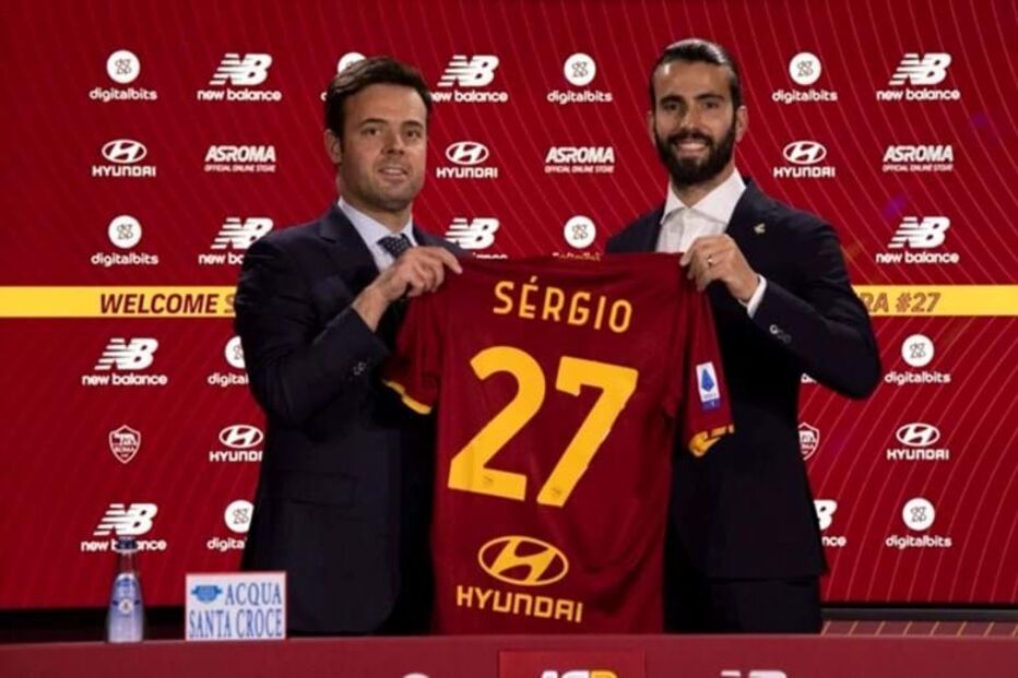 Roma oficializa 'dragão' Sérgio Oliveira