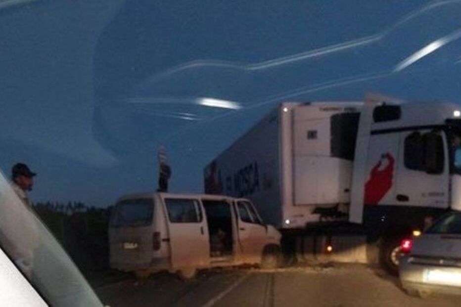 Colisão entre camião e carrinha provoca cinco feridos em Odemira