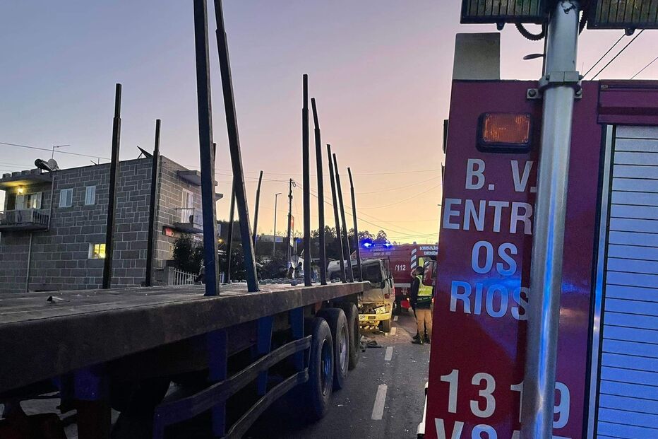 Colisão violenta entre carrinha e camião faz um ferido em Penafiel