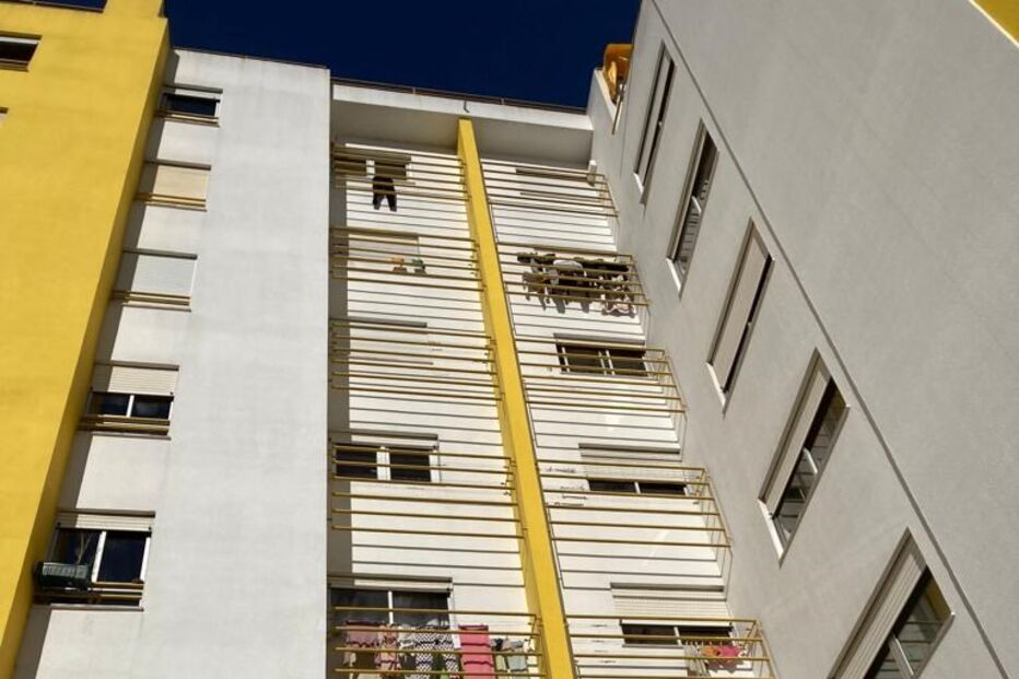 Trabalhador morre em queda do sétimo andar em Mem-Martins, Sintra