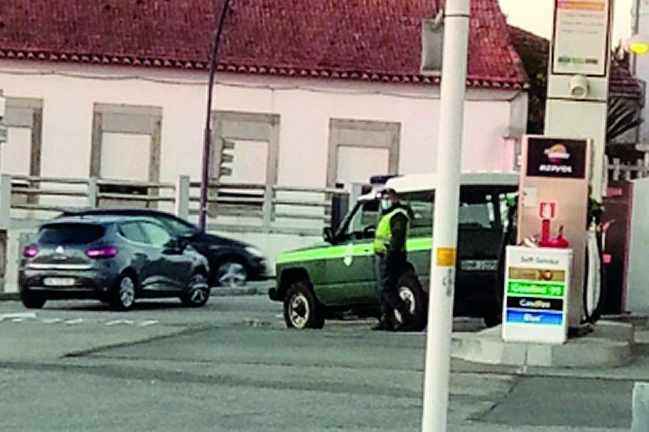 GNR tentou travar o condutor, após fugir a fiscalização 