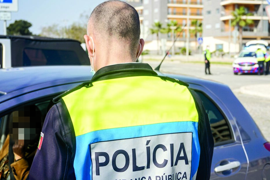 Agentes da Divisão de Trânsito da PSP de Lisboa estavam envolvidos no esquema que permitiu a condutores manter a carta de condução