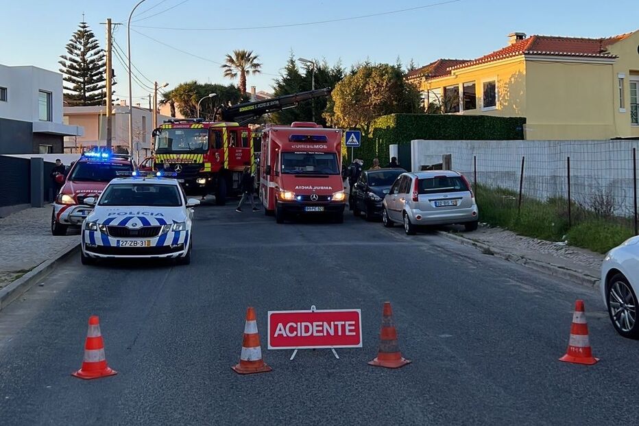Trabalhador morre e outro fica ferido após caírem de cobertura de casa de swing em Sintra