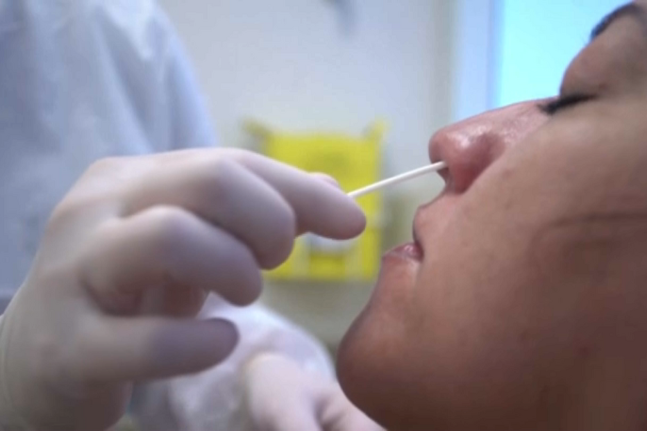 Riscos da variante Ómicron são 50% a 60% inferiores aos da variante Delta