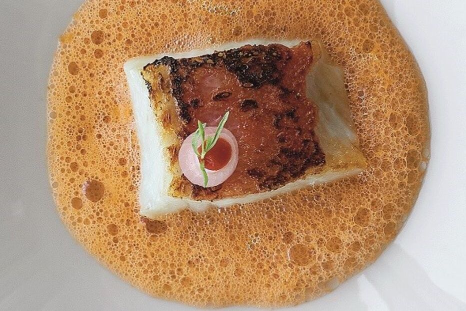 Imperador com pimentos e hortelã-da-ribeira 