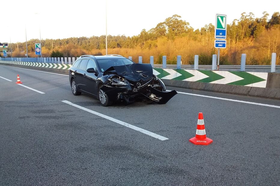 Um ferido grave em colisão entre dois carros em Santa Maria da Feira