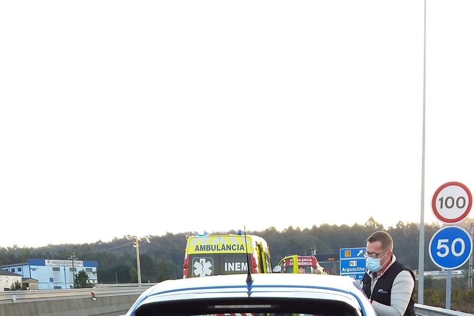 Um ferido grave em colisão entre dois carros em Santa Maria da Feira