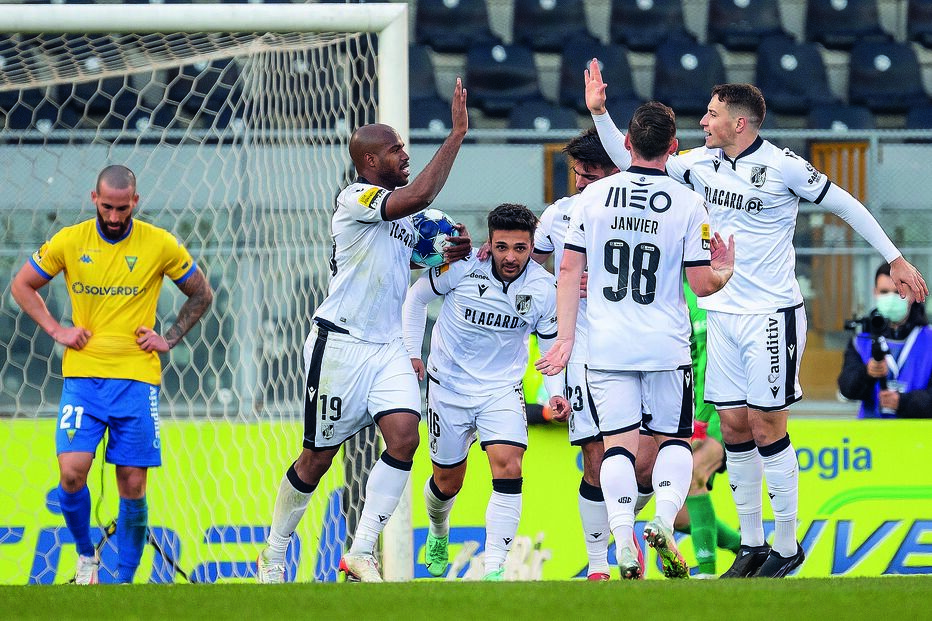 Festa da equipa vimaranense, após mais um golo, no regresso às vitórias na Liga
