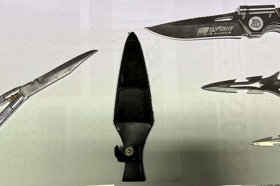 Faca borboleta, punhais e navalha