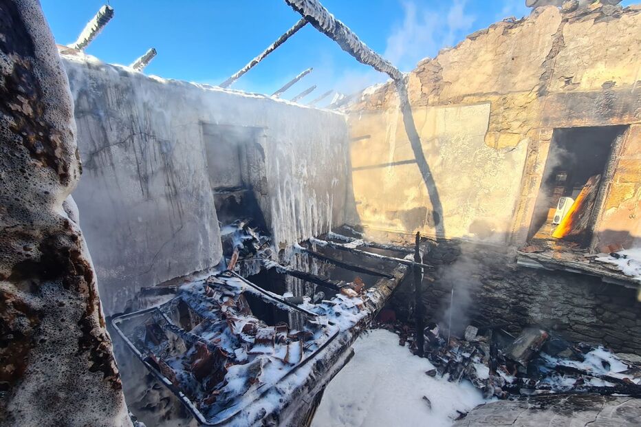 Idosa desalojada após incêndio em habitação em Chaves