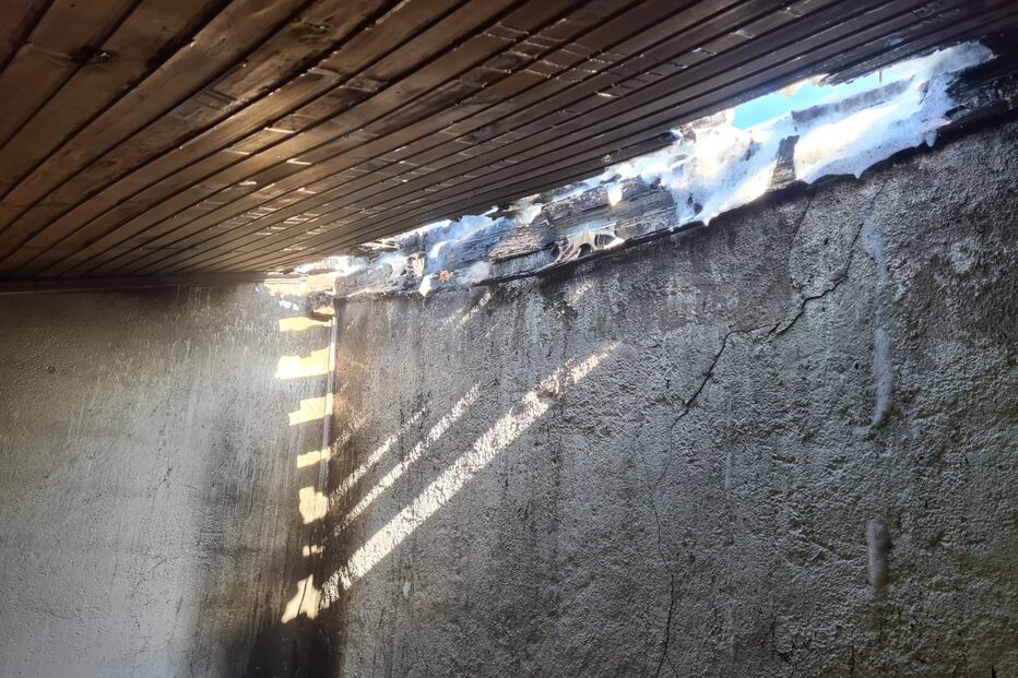 Idosa desalojada após incêndio em habitação em Chaves