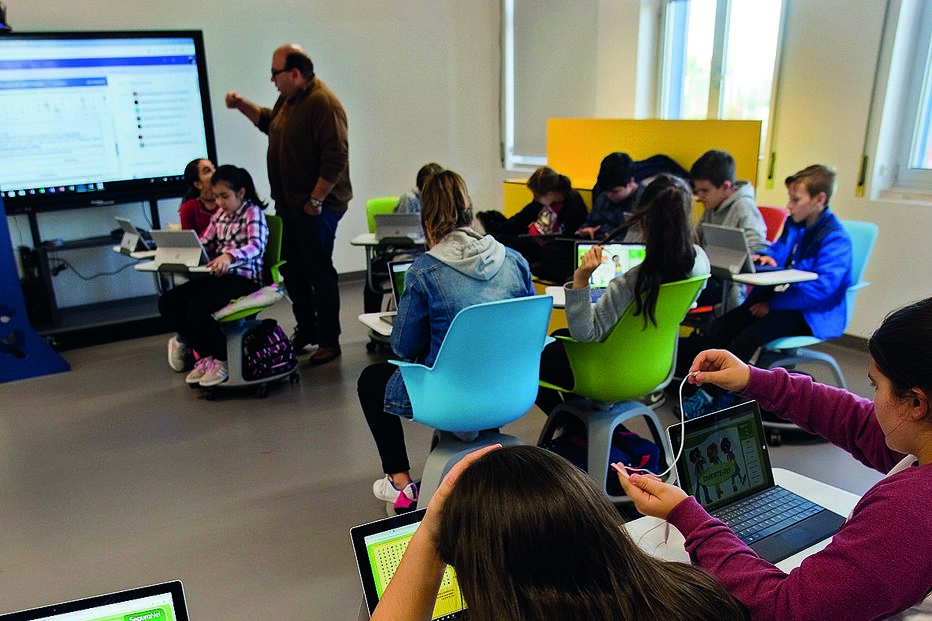 Sala de aula, computadores 