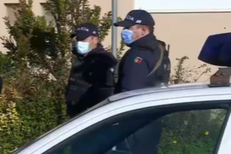 Ladrão educado ameaça com arma e foge com 67 mil euros na Amadora