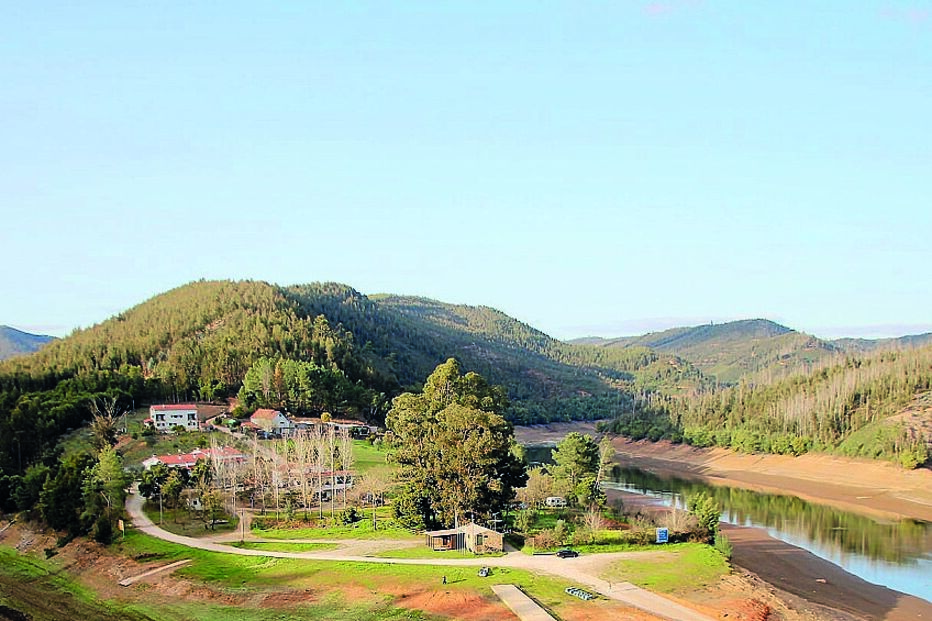Figueiró dos Vinhos. Em Foz d’Alge quase se pode atravessar a pé a ribeira de Alge e o rio Zêzere