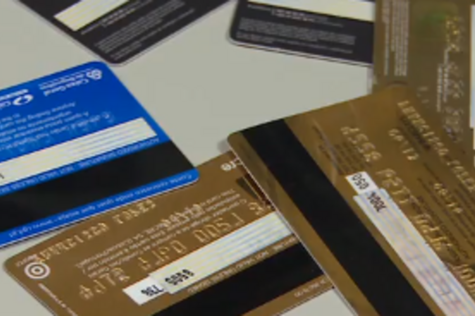 Dona de bar de alterne e filho burlam 36 clientes no Porto. Esquema rendeu mais de 250 mil euros