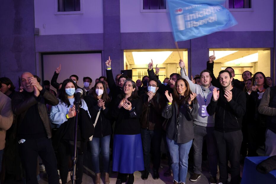 IL reage a sondagens