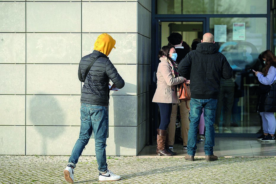 Um dos 31 arguidos à entrada do Tribunal de Sintra para mais uma sessão