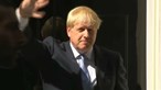 Boris Johnson pede desculpa, mas recusa demitir-se face às 'prioridades' do país