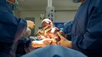 Médicos pagam meio milhão de euros por parto que correu mal em clínica de Braga