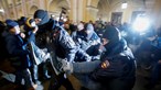 Polícia russa detém centenas de pessoas em protestos contra invasão da Ucrânia 