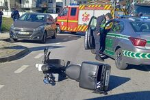 Motociclista ferido após colisão de moto e carro 