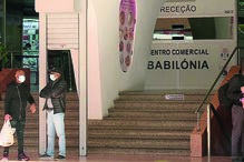 Operação da PSP no Centro Comercial Babilónia. Um imigrante ilegal detido e aparelhos eletrónicos apreendidos