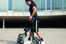 Três paraplégicos voltam a andar um dia depois de receber implantes eletrónicos