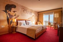 2022-02-24_15_27_04 Vila Gale Estoril - Quartos Sixties (2).jpg