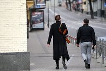 Voluntários ucranianos armados em Kiev