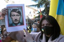  Milhares de pessoas em várias cidades manifestam-se contra Putin