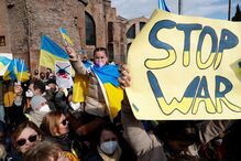  Milhares de pessoas em várias cidades manifestam-se contra Putin