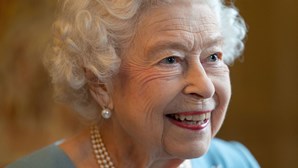 Boris Johnson apela a britânicos que "retribuam o amor e a devoção" da rainha Isabel II