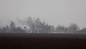 Incêndio no aeroporto ucraniano de Mariupol após Rússia anunciar invasão