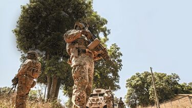 Salvar vidas em África: Comandos caçam grupos armados e protegem civis 