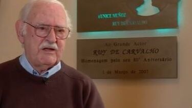 "Mordi uma medalha da Nossa Senhora da Conceição para não estar nervoso", recorda Ruy de Carvalho no Manhã CM