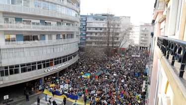 Milhares de pessoas gritam “salvem a Ucrânia” em protesto de Norte a Sul de Portugal