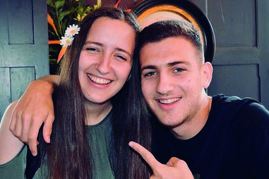 Irmã de Diogo Dalot aposta na música