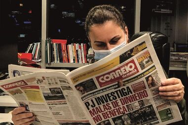 Cerca de 17% dos leitores diários de jornais só recorre à edição em papel 