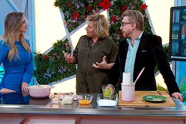 Tia Cátia ensina a fazer bolinhos de amêndoa