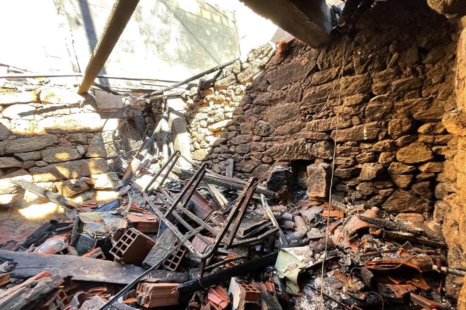 Mãe e filha morrem em incêndio seguido de explosão em Chaves