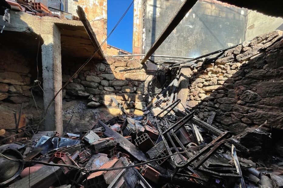 Mãe e filha morrem em incêndio seguido de explosão em Chaves