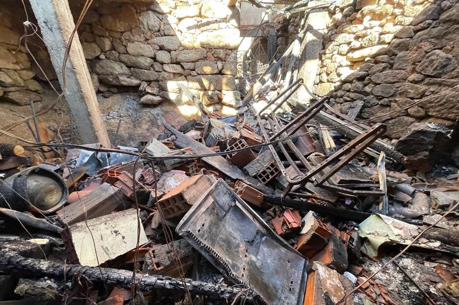 Mãe e filha morrem em incêndio seguido de explosão em Chaves